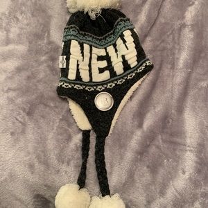 Robin Ruth New York beanie with fluff ball